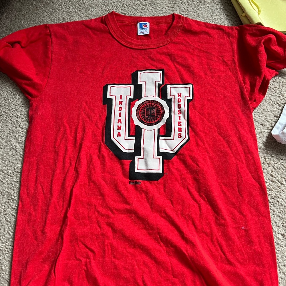 IU vintage tee